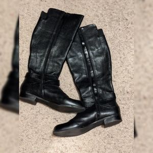 Lightly leather worn tall boots! 🥾👢